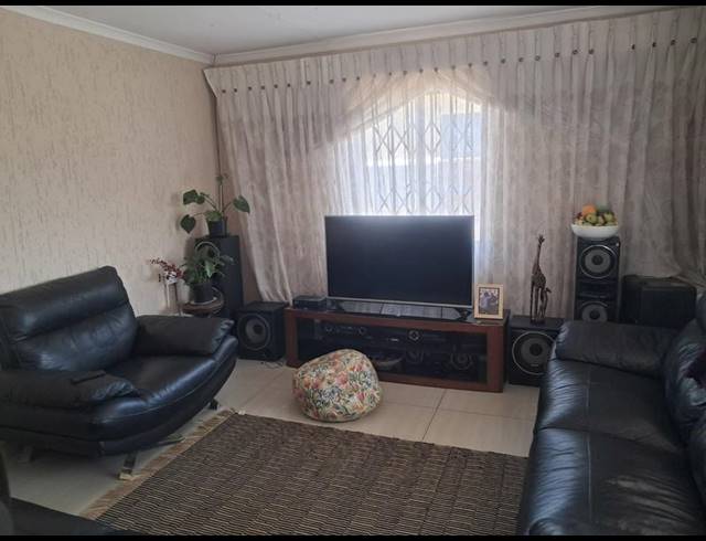 3 BEDROOM PROPERTY TO RENT IN WINDMILL PARK